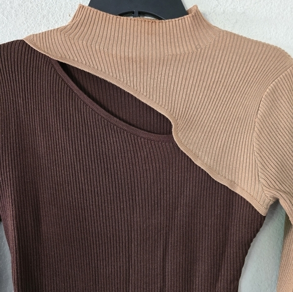 Almost Famous Women Knit Turtle Neck  Sweater Dress Open Chest Sz L Cozy Casual - Picture 3 of 9